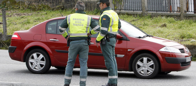 Denuncian por cuarta vez en dous meses un home que conducía a pesar de ter perdido todos os puntos