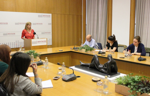 La presidenta de la Diputación de Pontevedra, Carmela Silva, en rueda de prensa.