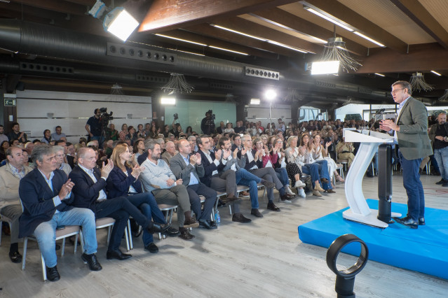Alberto Nuñez Feijóo en un encuentro con simpatizantes y políticos del PP en Oleiros (A Coruña)