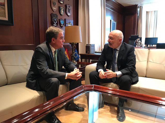 El delegado del Gobierno en Galicia, Javier Losada, se reúne con el presidente del TSXG, José María Gómez y Díaz-Castroverde