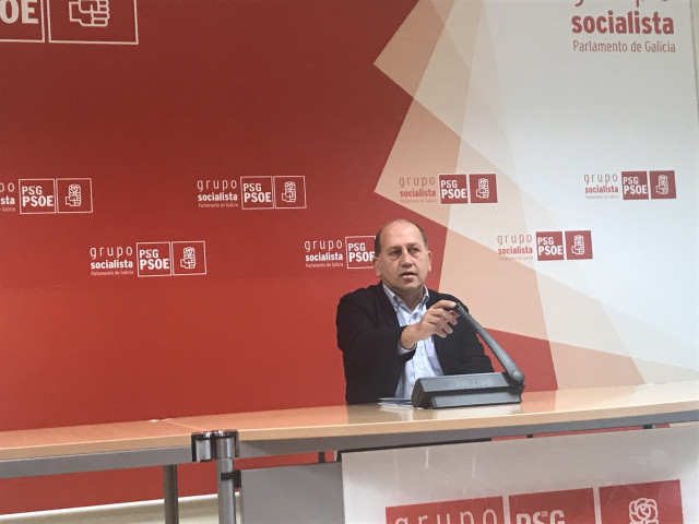 El portavoz parlamentario del PSdeG, Xoaquín Fernández Leiceaga, en rueda de prensa