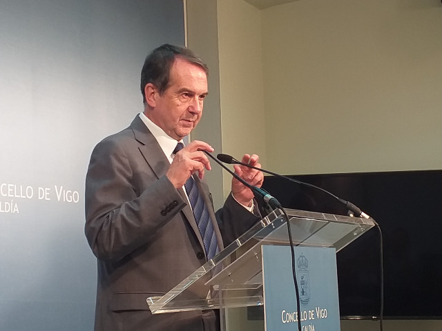 Abel Caballero durante la rueda de prensa de este martes.