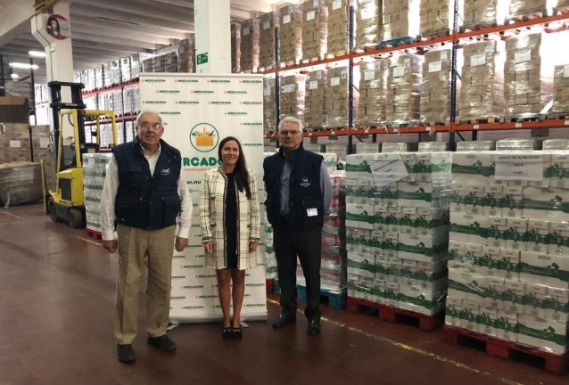 Imagen de la entrega de 7.800 kilos de alimentos.