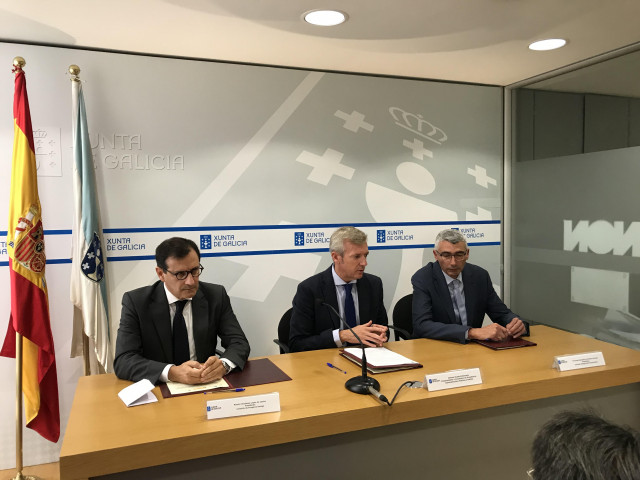 El vicepresidente de la Xunta, Alfonso Rueda, firma un convenio de colaboración para la formación de abogados y procuradores.