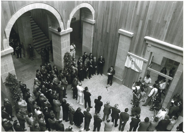 Inauguración del Pazo do Hórreo como sede del Parlamento de Galicia, en 1989.