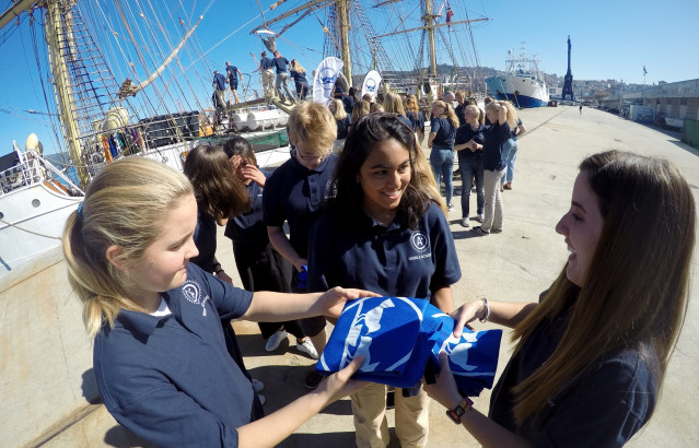 Imagen de los alumnos en el barco.