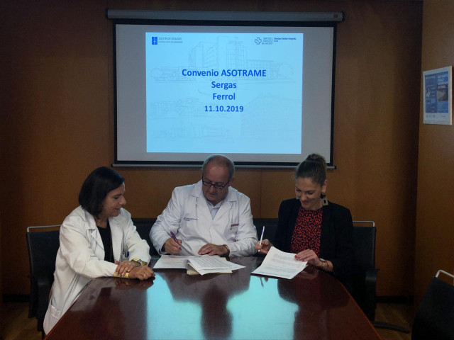 Asotrame y el Área Sanitaria de Ferrol firman un convenio para apoyar a familiares y enfermos de cáncer.