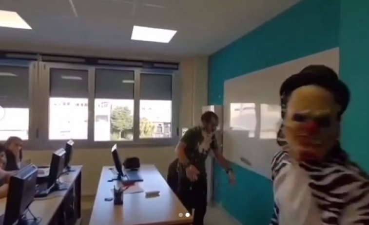 (VÍDEO) Un instagramer agrede a un profesor con un tartazo en un instituto lucense