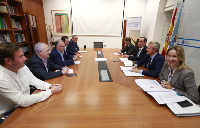 La dirección de la Fegamp se reúne con el vicepresidente de la Xunta, Alfonso Rueda, y el conselleiro de Facenda, Valeriano Martínez