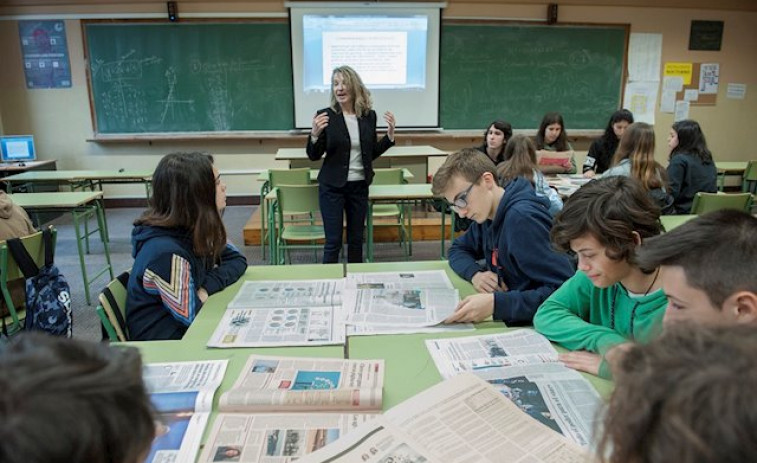 ​Alumnos de ESO aprenden a ser periodistas de la mano de 'la Caixa' y el Colexio Oficial