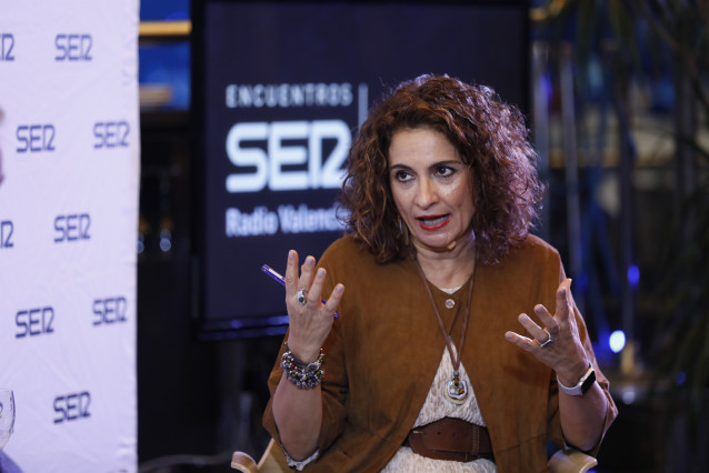 La ministra de Hacienda, Mª Jesús Montero, en un desayuno informativo