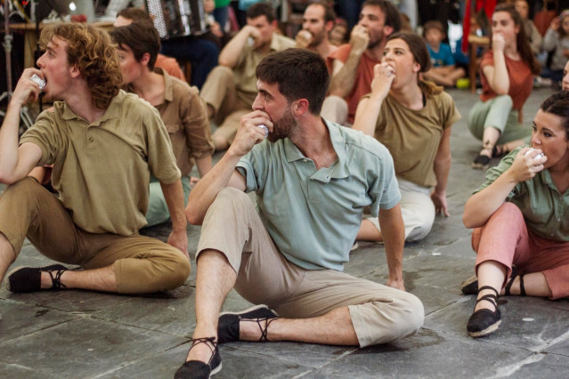 Espectáculo callejero 'Sagartu', de la compañía guipuzcoana Hika Teatroa