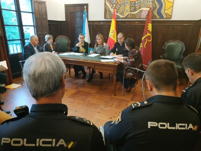 Maica Larriba durante la junta de este jueves en Redondela.