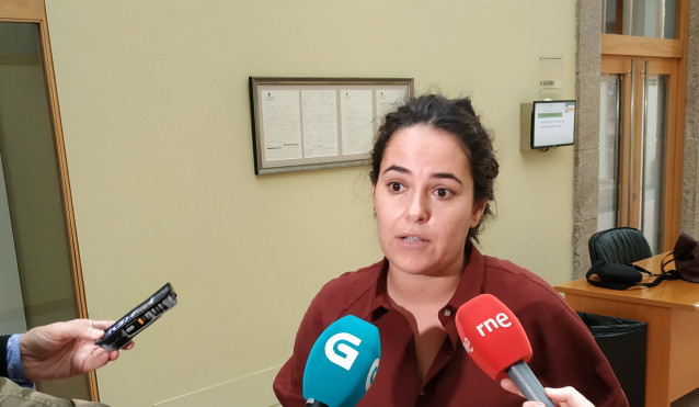 La diputada de Grupo Común da Esquerda Luca Chao en declaraciones a los medios