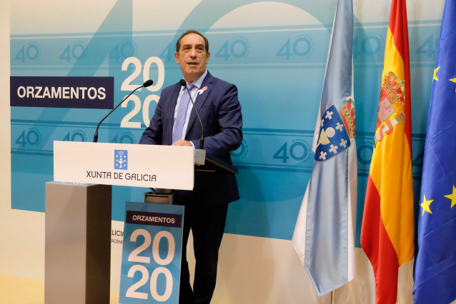 El conselleiro de Facenda, Valeriano Martínez, presenta en el Parlamento los presupuestos de la Xunta para 2020
