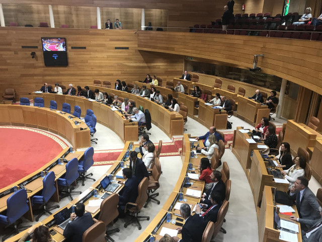 Imagen del hemiciclo del Parlamento de Galicia tras la ruptura del Grupo de En Marea y la marcha de cuatro diputados al Mixto