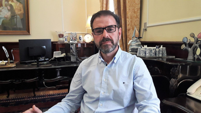 Ángel Mato, alcalde de Ferrol (A Coruña), en su despacho en el ayuntamiento.