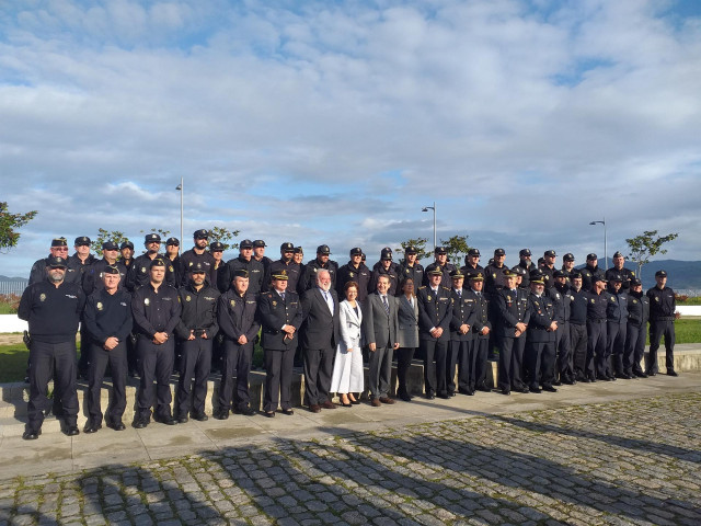 Agentes de Policía Nacional, en el XIV curso sobre seguridad en los puertos, celebrado en Vigo.