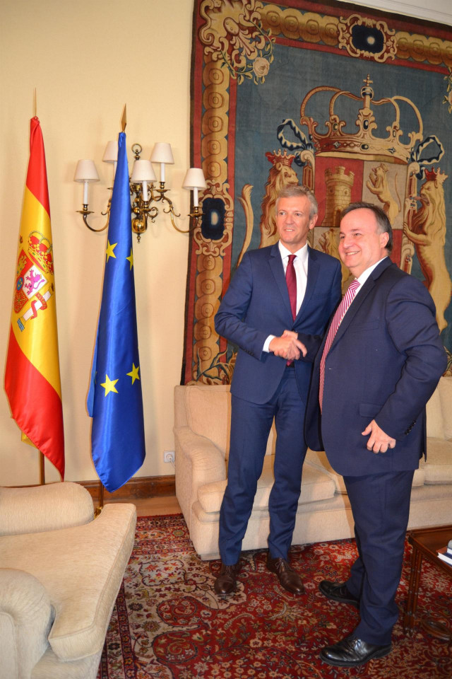 El vicepresidente de la Xunta, Alfonso Rueda, en una reunión con el secretario general técnico del Ministerio de Asuntos Exteriores, José María Muriel