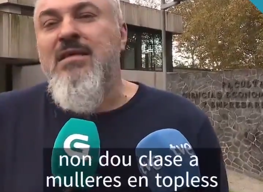 Luciano Méndez hablando para la prensa esta mañana delante de su Facultad
