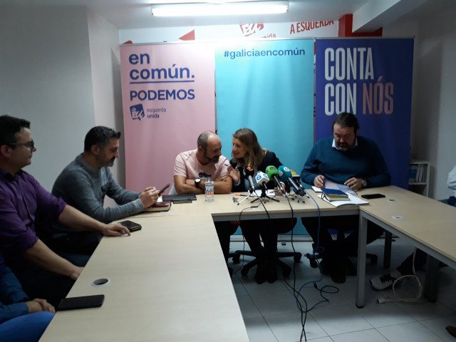 Yolanda Díaz durante la reunión con trabajadores de la automoción viguesa.