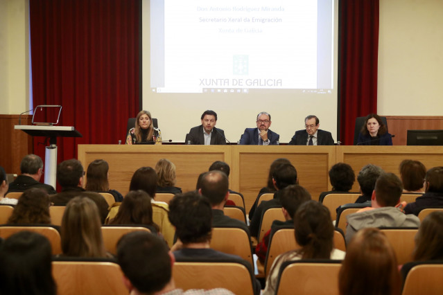El secretario xeral de Emigración, Antonio Rodríguez Miranda, participa en una jornada de bienvenida a beneficiarios de las BEME.