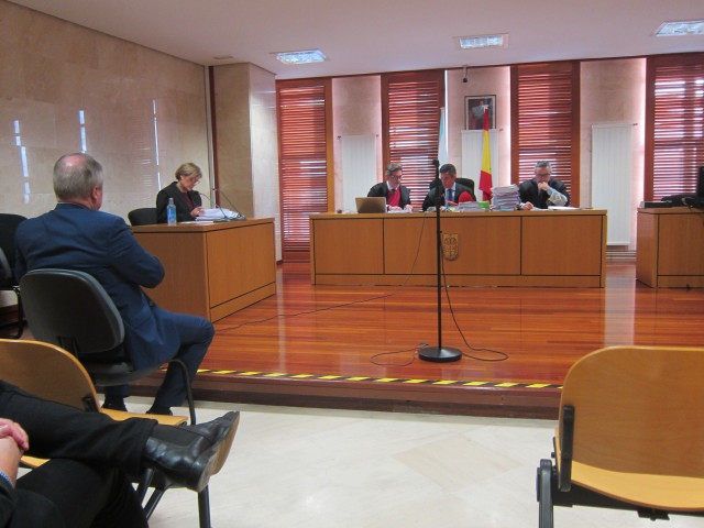 Juicio a un empresario acusado de duplicar facturas de un congreso en Santiago