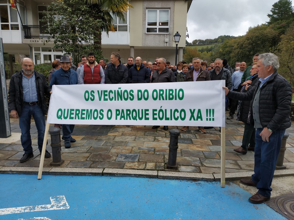 Vecinos de Samos y Triacastela en una manifestación en defensa del parque eólico del Monte Oribio
