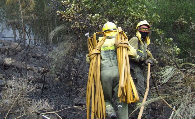 Queda controlado el incendio de Palmés (Ourense) tras quemar 230 hectáreas