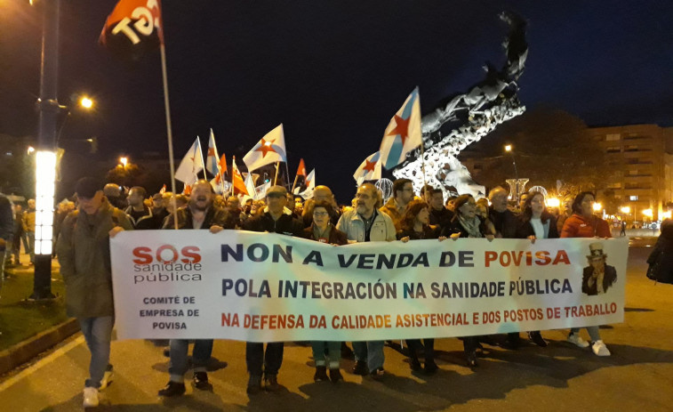 Cientos de personas marchan por Vigo para que la Xunta compre Povisa