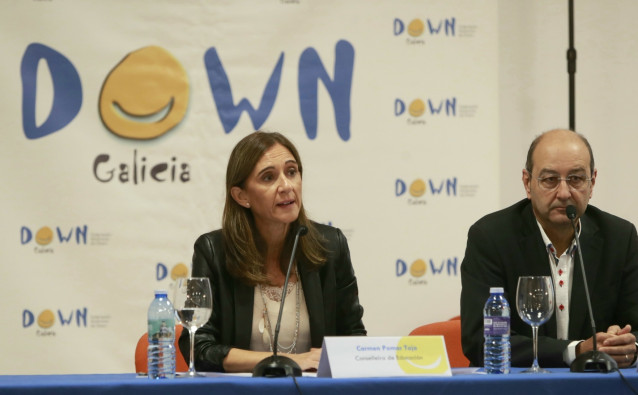 La conselleira de Educación, Universidade e Formación Profesional, Carmen Pomar, en unas jornadas de Down Galicia este sábado.