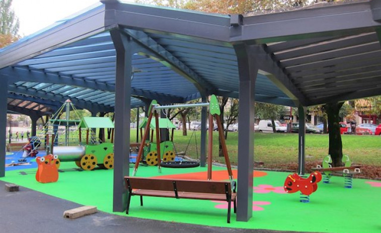 ​Ribeira mantiene la apertura de sus parques infantiles pese a ser el epicentro de un brote de Covid-19