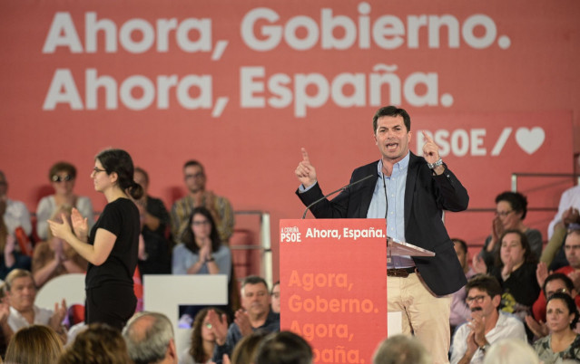 El secretario general de los socialistas gallegos, Gonzalo Caballero, durante el acto central de la campaña socialista en A Coruña (Galicia, España), a domingo 27 de octubre de 2019