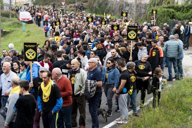 Manifestación en Teo contra el vaciado de la laguna de la cantera de Casalonga