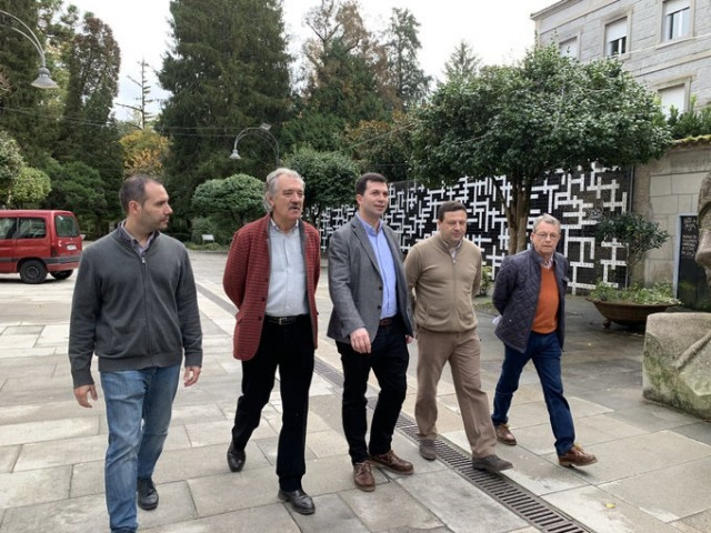 El secretario general del PSdeG, Gonzalo Caballero, en su visita a Caldas de Reis