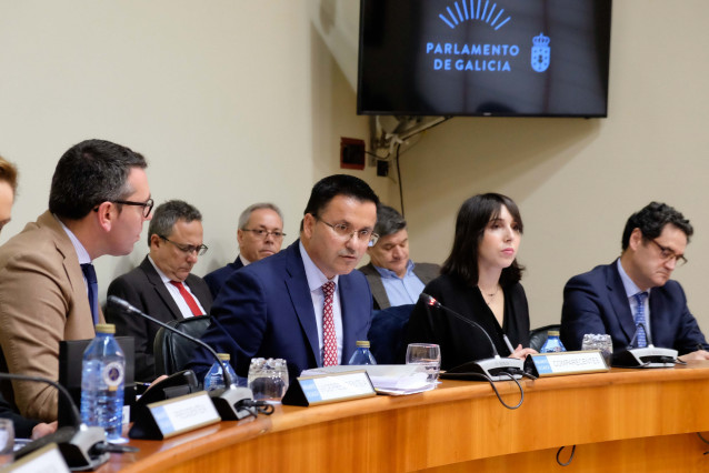 El conselleiro do Medio Rural, José González, durante su comparecencia parlamentaria para presentar los presupuestos de su departamento para 2020