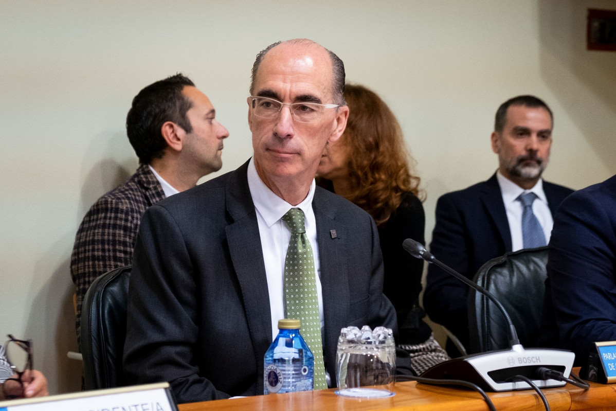 El conselleiro de Sanidade, Jesús Vázquez Almuiña, durante la comparecencia.