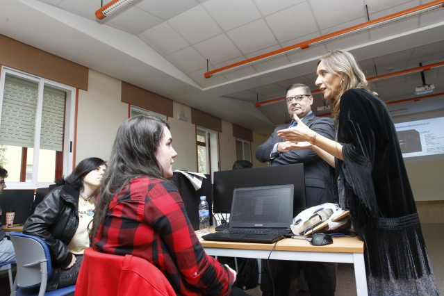 La conselleira Carmen Pomar visita el Campus de Ferrol