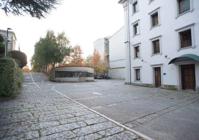 Acceso actual al Parlamento de Galicia