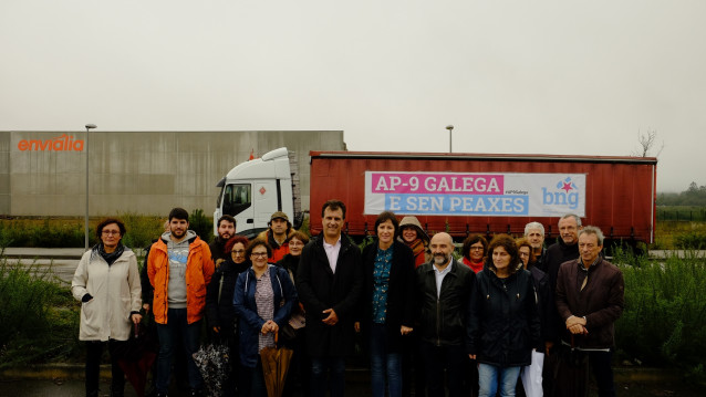 Cargos del BNG participan en una marcha de camiones por la AP-9 para reclamar la eliminación de los peajes y el traspaso a Galicia de la infraestructura
