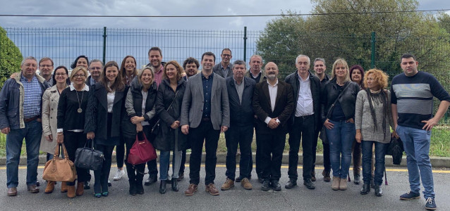 El secretario general del PSdeG, Gonzalo Caballero, en un acto en Burela con el colectivo 'Enfermeir@s en Loita'