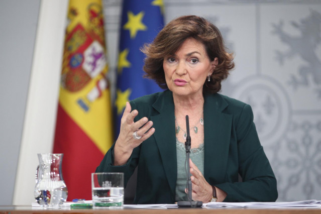 La vicepresidenta del Gobierno, ministra de la Presidencia, Relaciones con las Cortes e Igualdad en funciones, Carmen Calvo,  comparece ante los medios de comunicación tras la reunión del Consejo de Ministros en Moncloa, en Madrid (España), a 31 de octubr