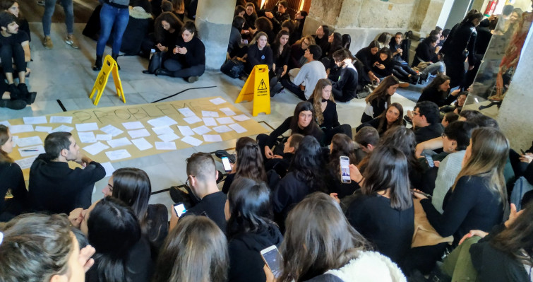 Pablo Iglesias apoya la huelga en de estudiantes de Medicina de la USC: 