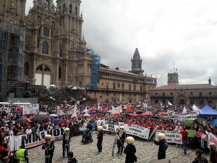 ​Los vecinos de Touro celebran su triunfo contra la minería con una 'Foliada fin da mina'