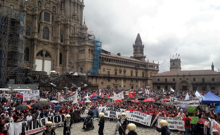 ​Los vecinos de Touro celebran su triunfo contra la minería con una 'Foliada fin da mina'