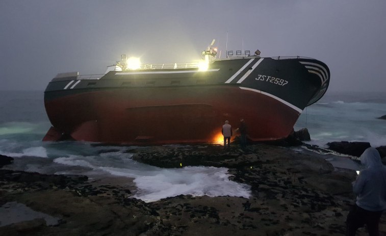 Un marinero muerto y cinco rescatados en un naufragio en el Castro de Baroña (vídeo)