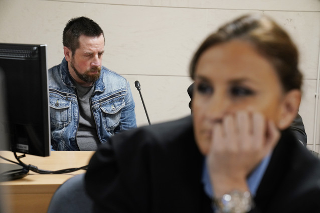 El acusado por el presunto  asesinato de Diana Quer, José Enrique Abuín Gey, alias el Chicle, momentos antes de empezar el juicio, en Santiago de Compostela /Galicia (España), a 12 de noviembre de 2019.