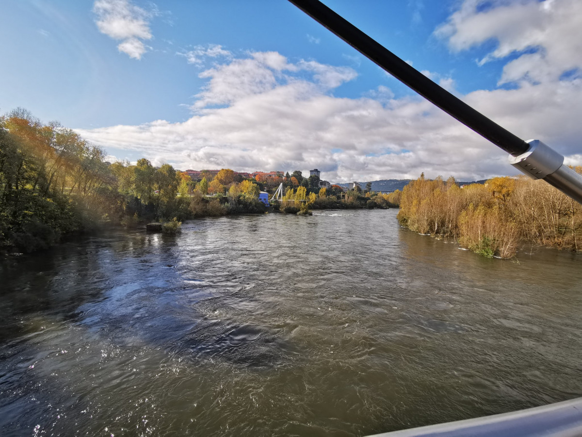El Ru00edo Miu00f1o crecido cerca de Ourense en una imagen del Twitter de Magosteiro