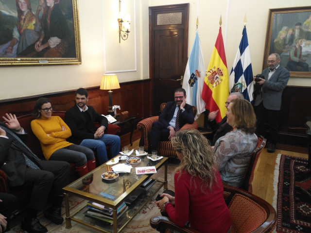 El Ayuntamiento de Ferrol recibe al presidente de la Cámara Municipal de Viana do Castelo.