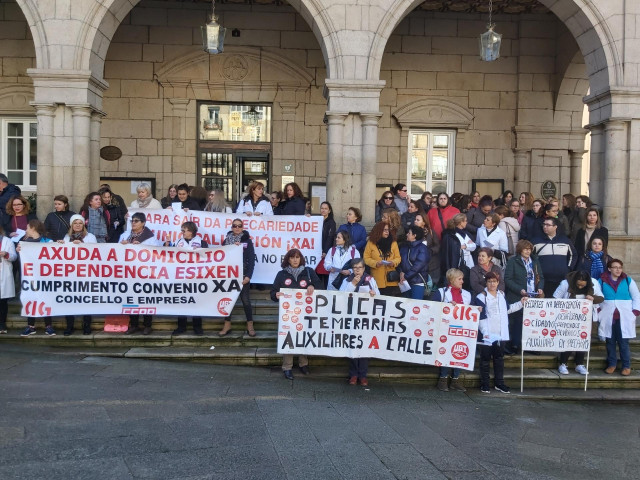 Concentración de la plantilla del Servicio de Ayuda a Domicilio de Ourense .